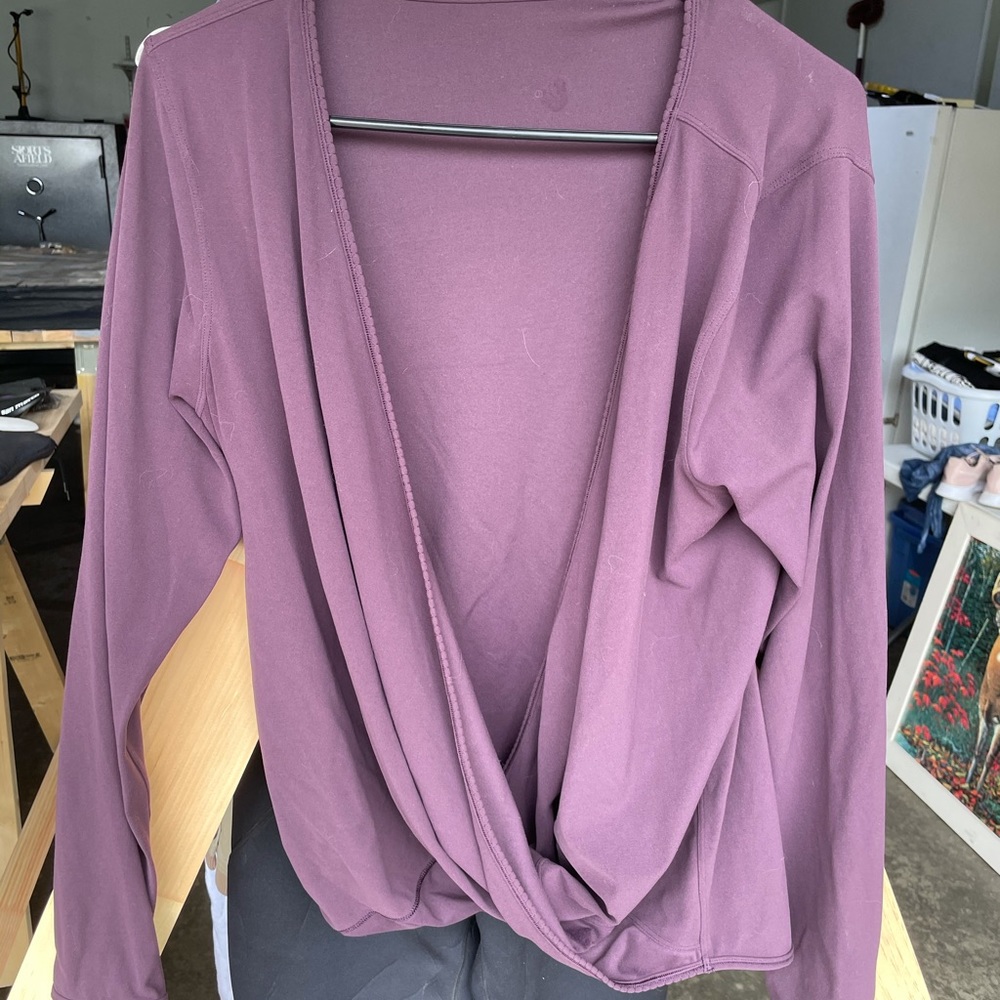 LULULEMON TOP
